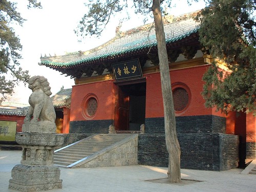 Shaolin Kloster am Berg Songshan in der Provinz Henan; Quelle: Wikipedia, GNU Lizenz